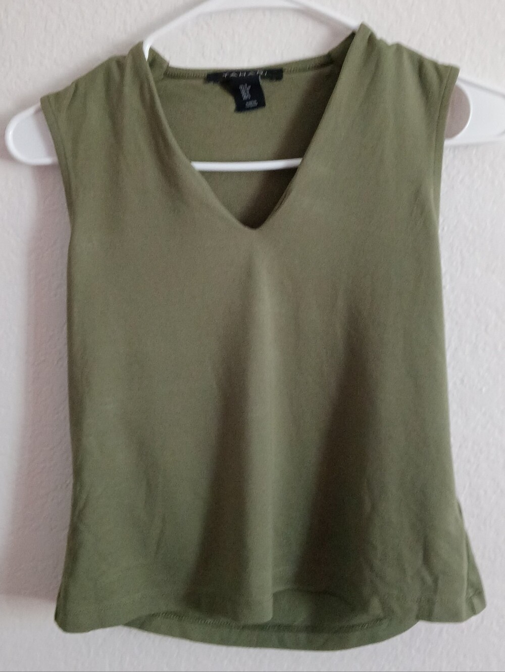 Tahari Olive Green V-Neck Business Casual Minimalist Summer To Fall Basics